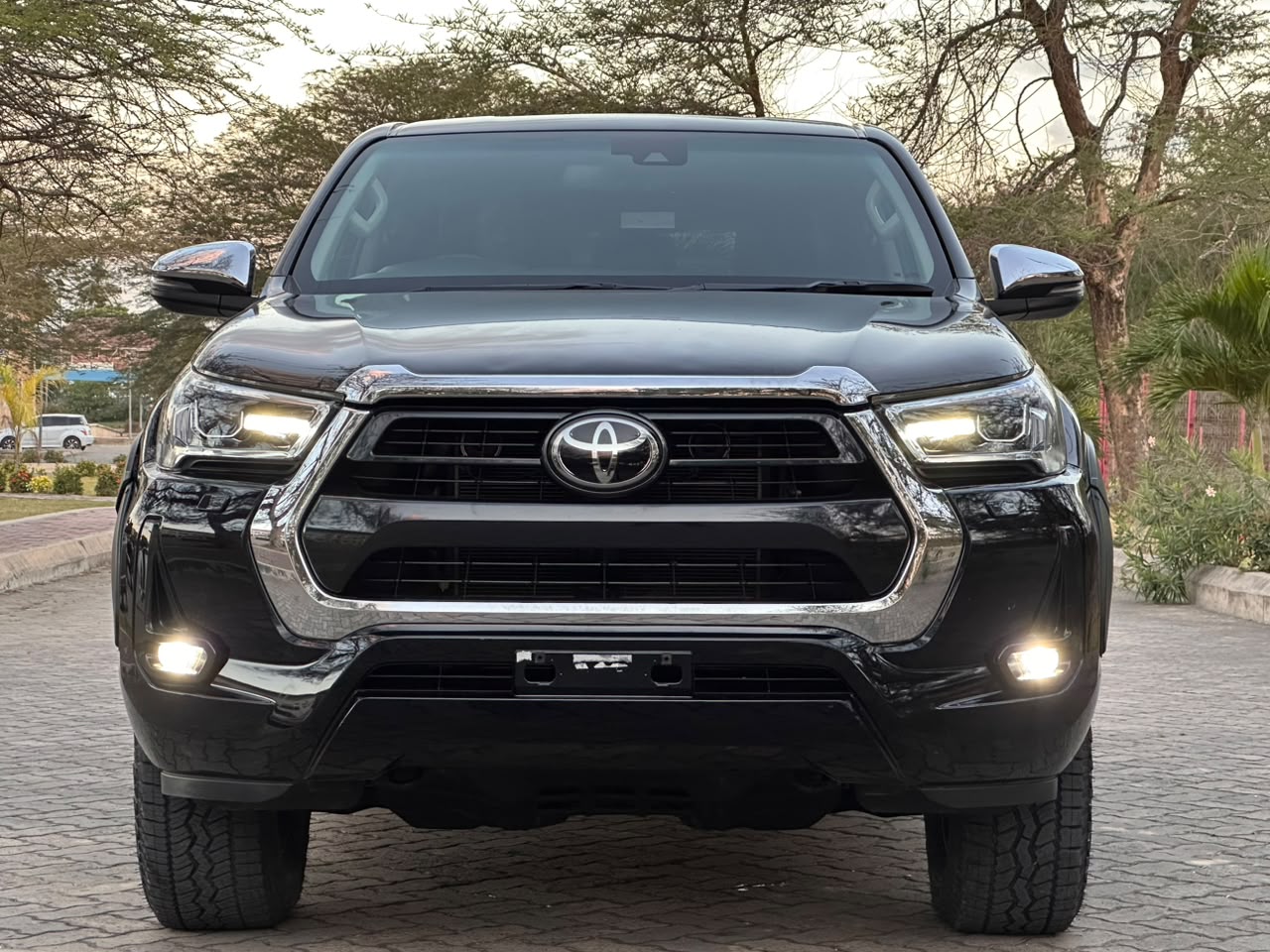 TOYOTA HILUX DOUBLE CABIN